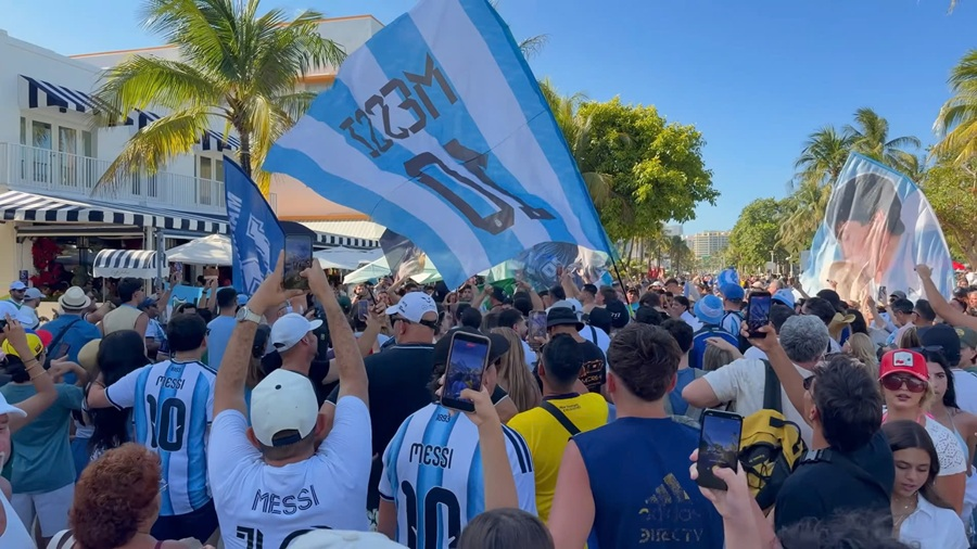 Muôn nẻo World Cup 2026: Không khí bóng đá ngập tràn Ocean Drive